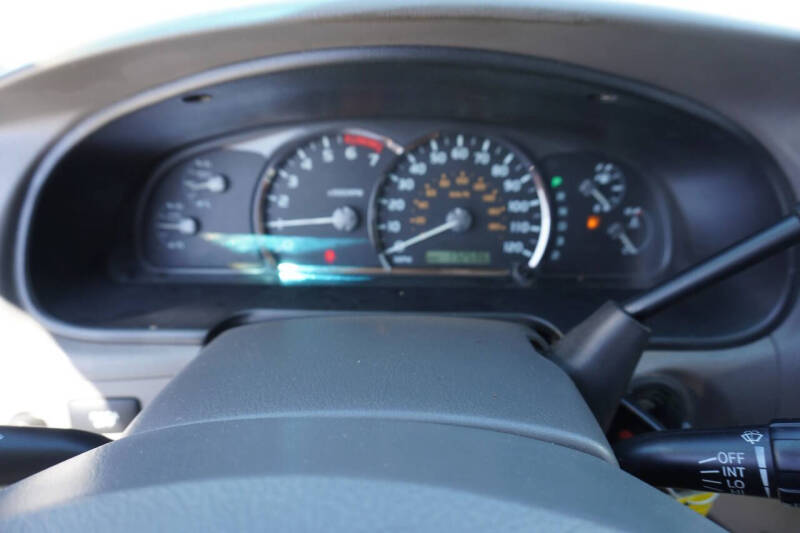 2005 Toyota Sequoia SR5