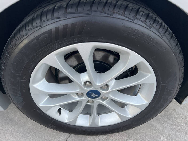 2019 Ford Fusion SE photo 17