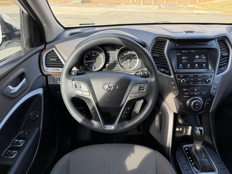 2017 Hyundai Santa Fe SE