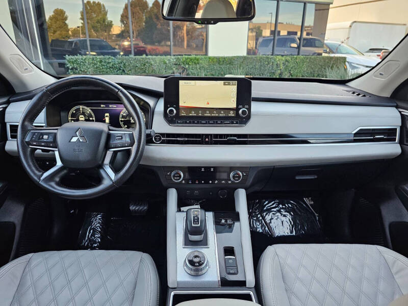 2024 Mitsubishi Outlander PHEV SEL Platinum Edition