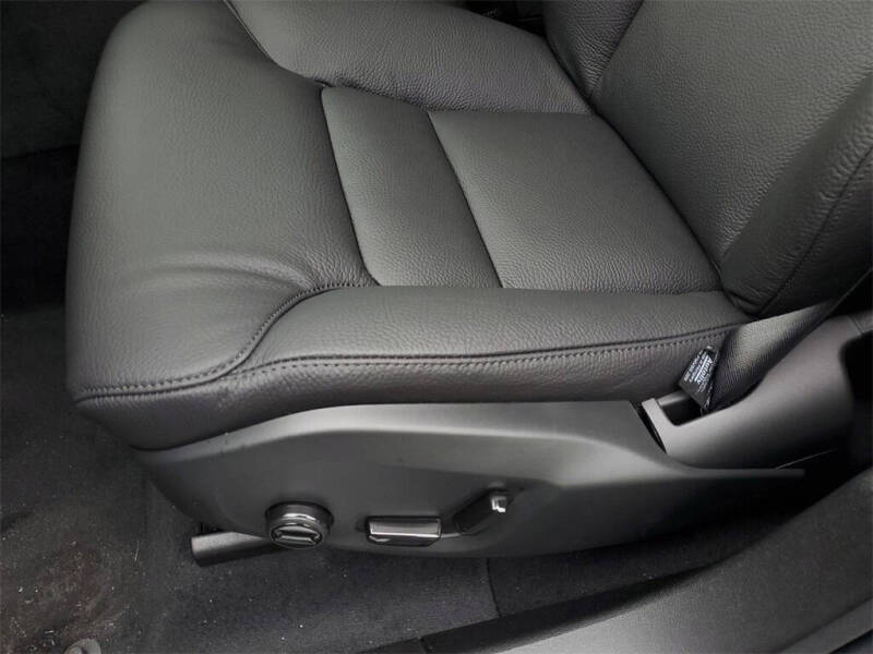 2025 Volvo XC60 B5 Plus Dark Theme