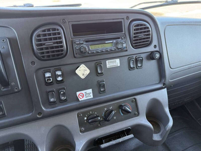 2013 Freightliner M2 106