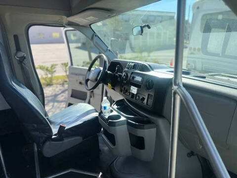2017 Ford E-Series E-450 SD