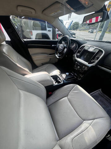 2015 Chrysler 300 Limited