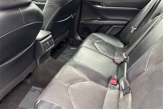 2021 Toyota Camry Hybrid XLE