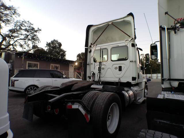 2016 Freightliner Cascadia