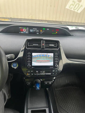 2022 Toyota Prius LE