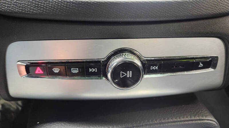 2018 Volvo XC90 T5 Momentum 7-Passenger