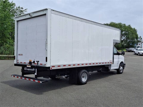 2025 GMC Savana 3500