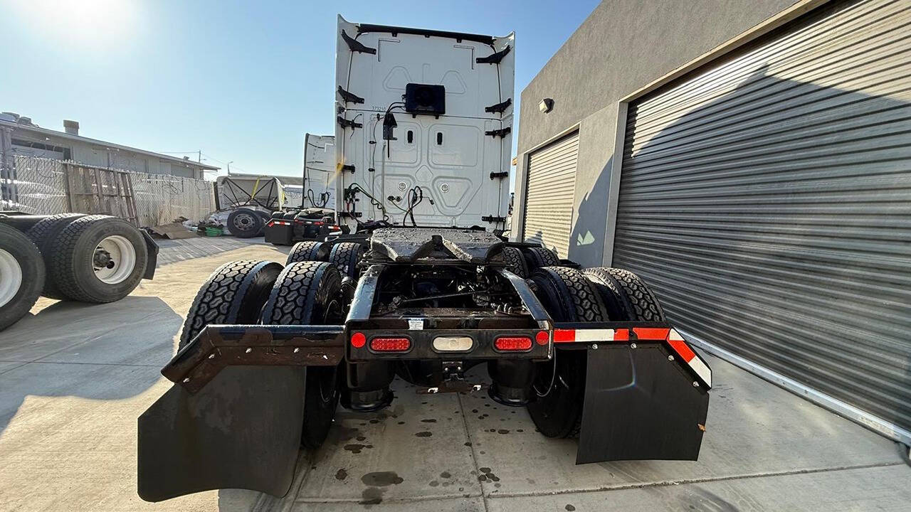 2021 Freightliner Cascadia for sale at KING TRUCK TRAILER SALES in Bakersfield, CA