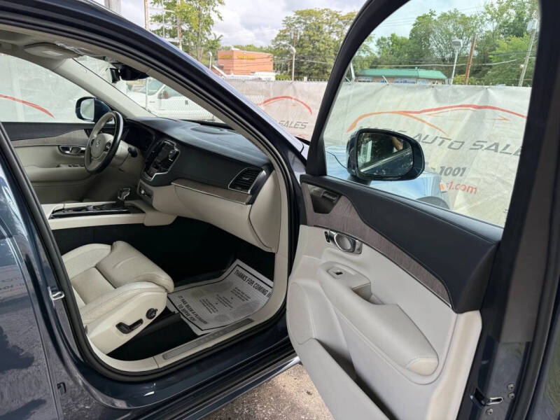 2022 Volvo XC90 T6 Inscription 7-Passenger