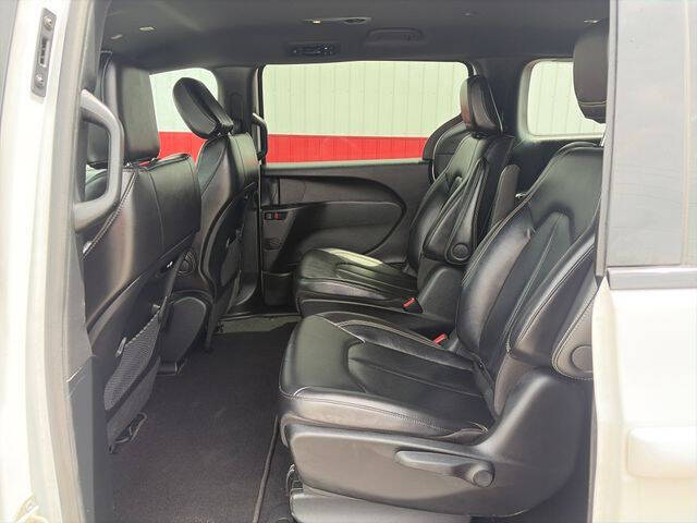 2024 Chrysler Pacifica Plug-In Hybrid Select