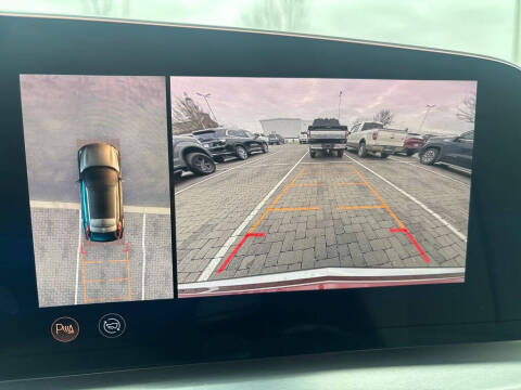 2025 Cadillac LYRIQ Luxury 2