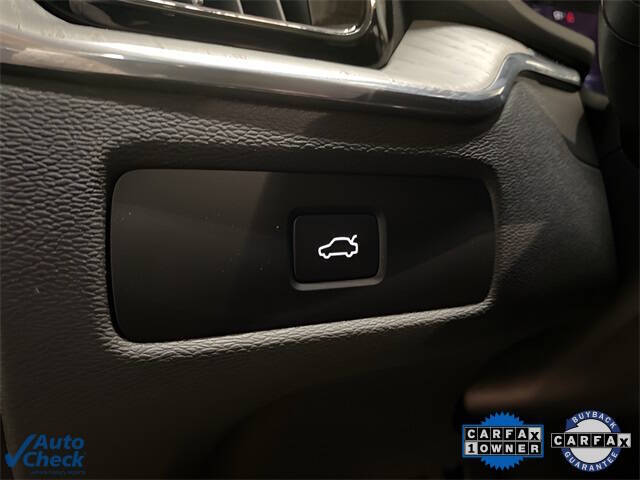 2025 Volvo XC60 B5 Plus Dark Theme