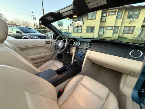 2005 Ford Mustang V6 Deluxe