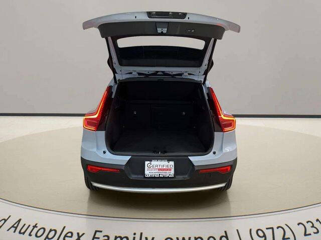 2025 Volvo XC40 B5 Core Bright Theme