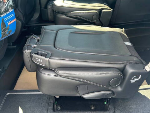 2025 Chrysler Voyager LX