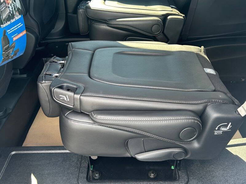 2025 Chrysler Voyager LX