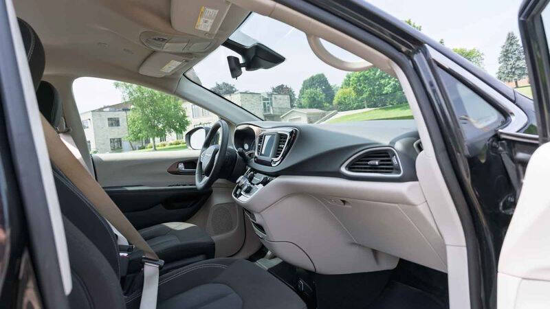 2024 Chrysler Voyager LX