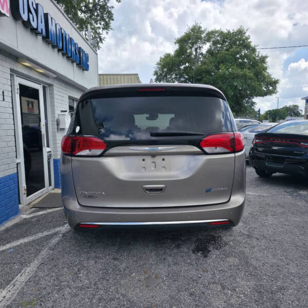 2018 Chrysler Pacifica Hybrid Limited