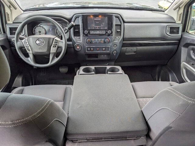 2022 Nissan Titan 10