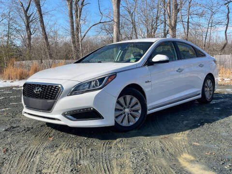 2017 Hyundai Sonata Hybrid for sale at Global Motors Inc in Stafford VA