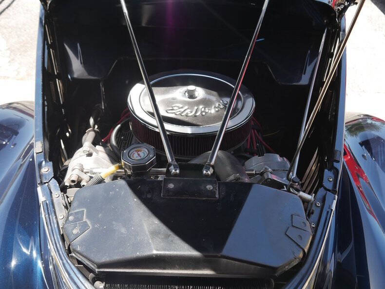 1937 Ford Deluxe