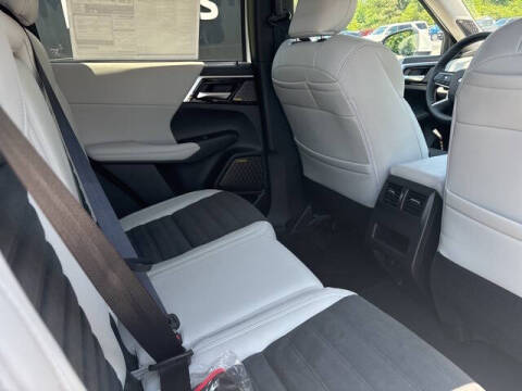 2025 Mitsubishi Outlander SE