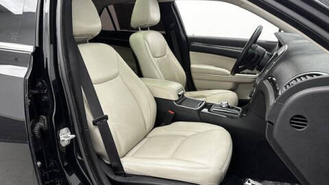 2021 Chrysler 300 Touring L