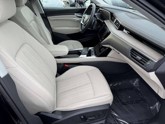 2024 Audi Q8 e-tron quattro Premium Plus