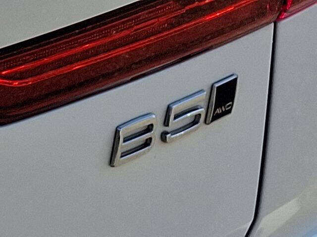 2024 Volvo XC60 B5 Plus Dark Theme