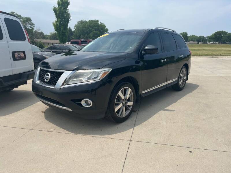 2014 Nissan Pathfinder for sale at Azteca Auto Sales LLC in Des Moines IA