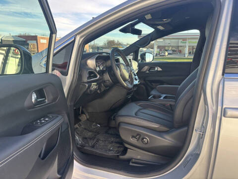 2026 Chrysler Voyager LX