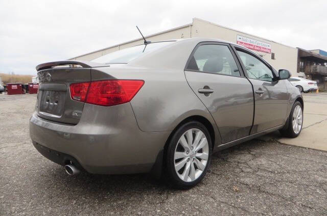 2011 Kia Forte SX photo 2