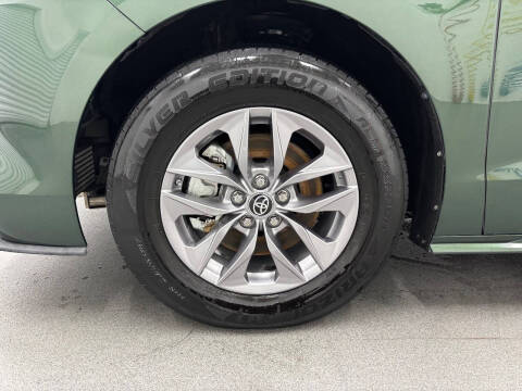 2022 Toyota Sienna LE 8-Passenger