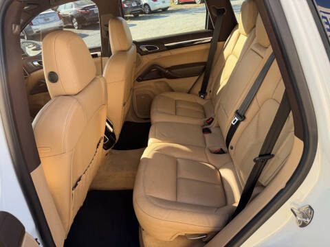 2017 Porsche Cayenne Platinum Edition