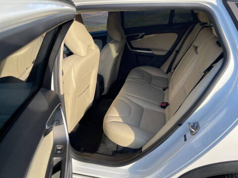 2015 Volvo V60 Cross Country T5