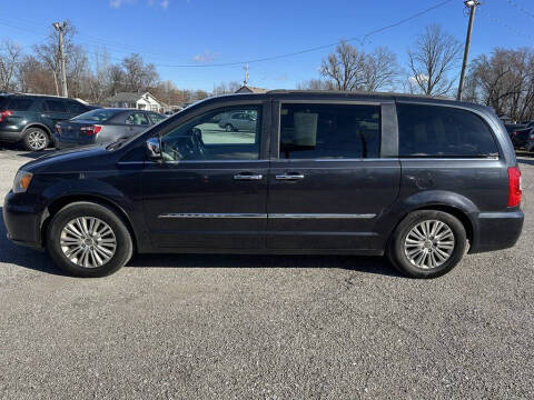 2013 Chrysler Town and Country Touring-L