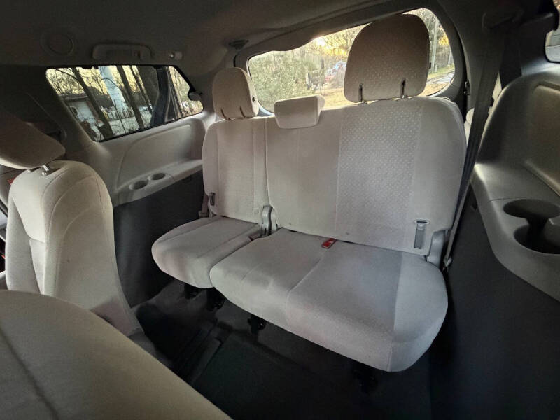 2015 Toyota Sienna LE 8-Passenger