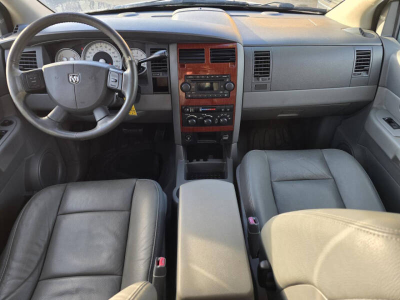 2005 Dodge Durango SLT photo 16