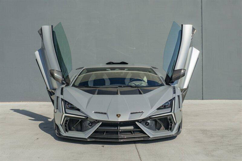 2024 Lamborghini Revuelto