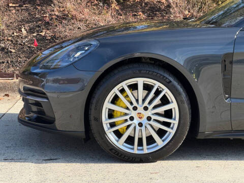2017 Porsche Panamera 4
