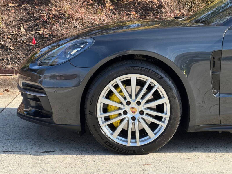 2017 Porsche Panamera 4