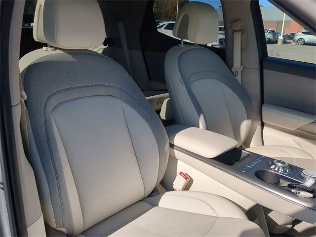 2024 Genesis GV60 Standard