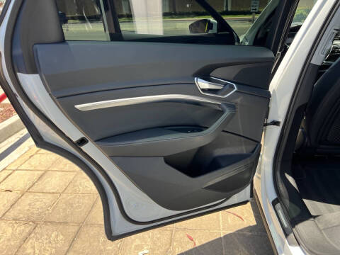 2021 Audi e-tron quattro Premium