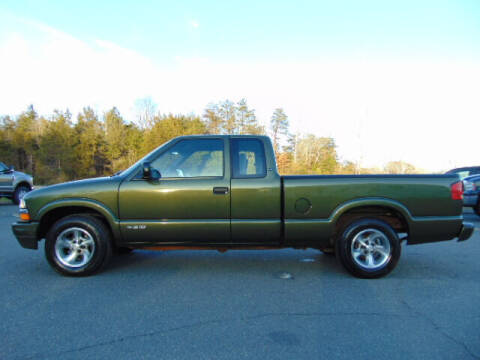2001 Chevrolet S-10 for sale at E & M AUTO SALES in Locust Grove VA