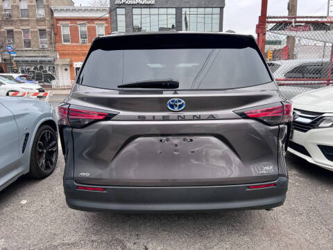 2022 Toyota Sienna XLE 7-Passenger
