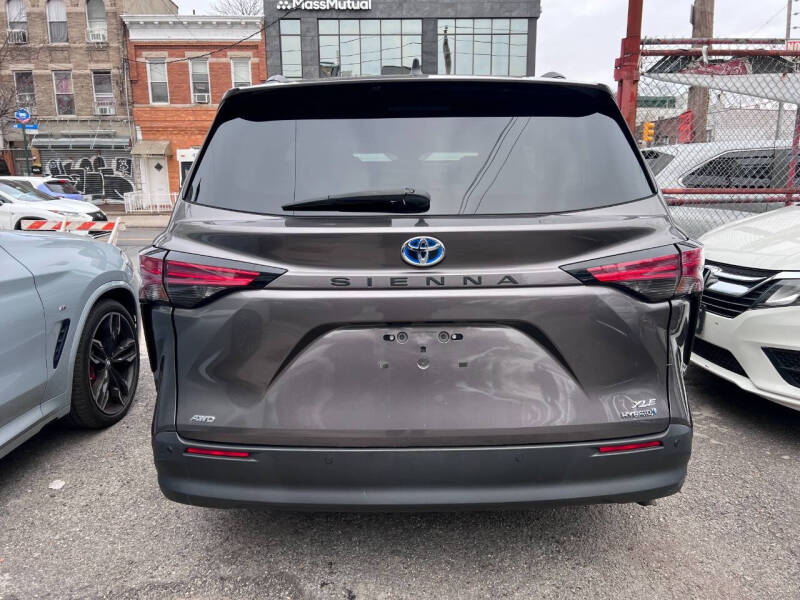 2022 Toyota Sienna XLE 7-Passenger