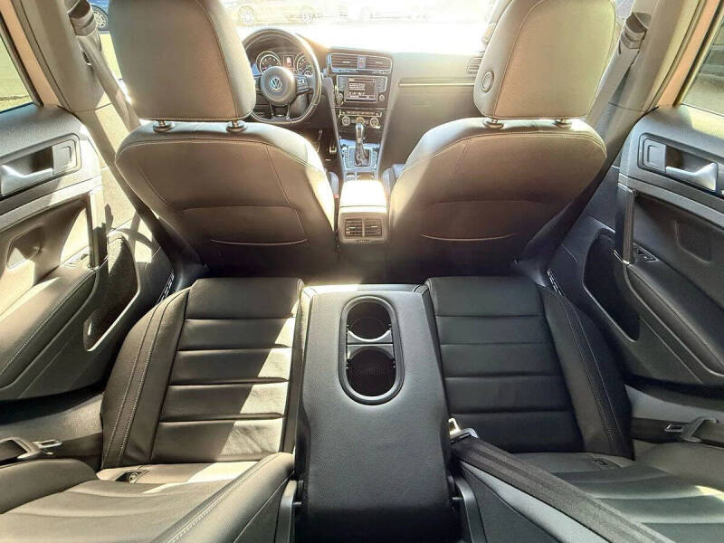 2017 Volkswagen Golf R 4Motion