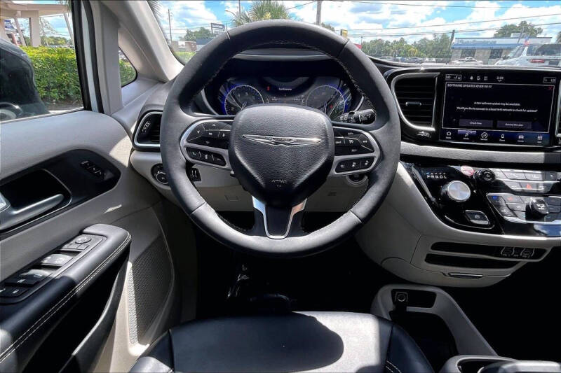 2024 Chrysler Pacifica Touring L